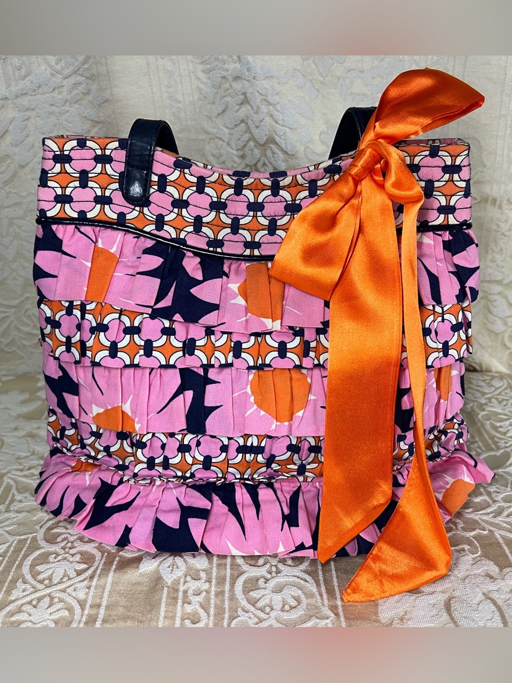 Retired Vera Bradley Loves Me Ruffle Tote Shoulder Bag & Matching Wristlet Set - Picture 6 of 11